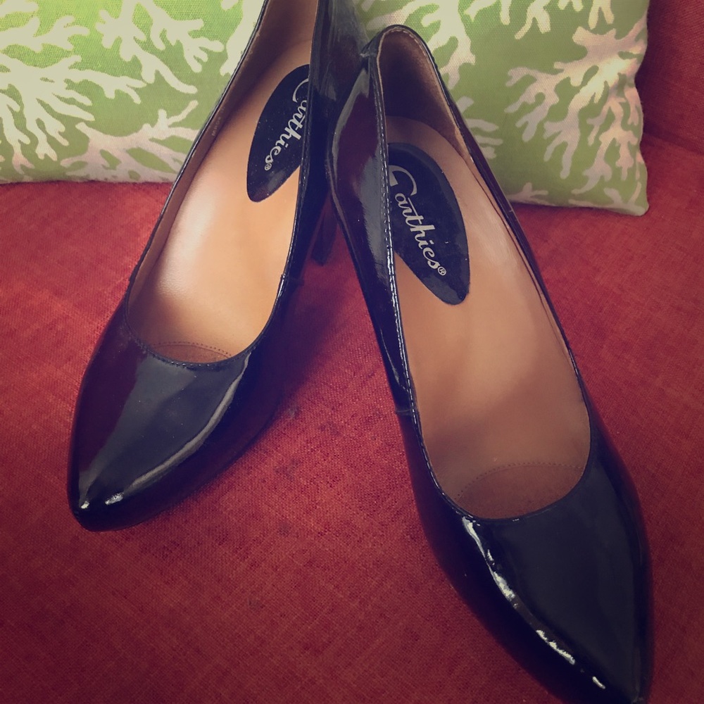 Size 6.5 Earthies Talera Black Patent Pumps